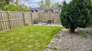 Aberdeen Airport Cozy Apartment - 3 Beds - Sleeps 5 with Free Parking and Fast Wi-Fi - 6