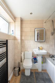 Luxurious 4 bedroom in Milton Keynes - 3