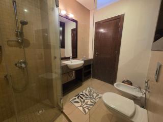 Spacious Abdoun 2BR with private garden & pool access - 6