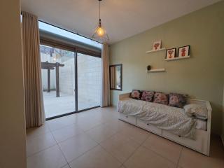 Spacious Abdoun 2BR with private garden & pool access - 5
