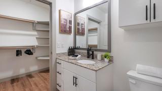 Landing Incredible 1BD Gym - 3