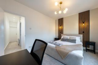 Spacious 3 Bedroom House Sleeping 6, Perfect for Families, Contractors & Group Stays - 3