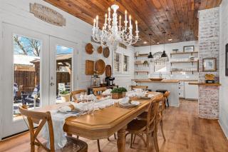 Ultimate Group Getaway - Walk to Main -Sleeps 18 - 9