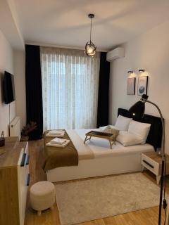 Cozy Central Apartment - 8