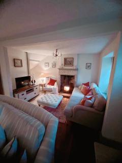 Four bedroomed 18th century cosy cottage three miles from Bath City Centre - 3