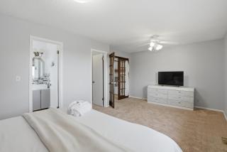 Bedwood Stay 3BR 10 mins to YYC Parking - 2