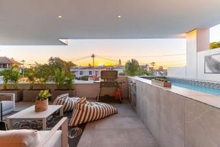 Terrace Royale Apt Camps Bay - Walk to beach, Pool - 0