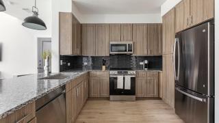 Landing Stylish 1BD Clubhouse - 5