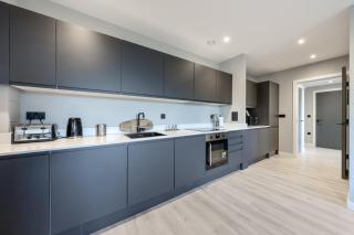 2 Bedroom Flat Sleeps up to 6 with Balcony by Elevate Living Estates Short Lets - 9