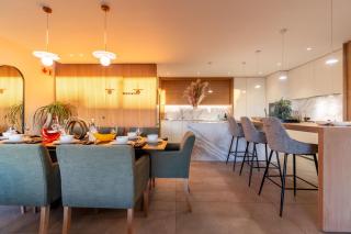 Terrace Royale Apt Camps Bay - Walk to beach, Pool - 1