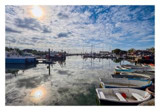 THE HIDEAWAY - LUXURY SELF CATERING COASTAL APARTMENT with PRIVATE ENTRANCE & KEY BOX ENTRY JUST A FEW MINUTES WALK TO THE BEACH, SOLENT WAY WALK, SHOPS and many EATERIES & BARS - FREE OFF ROAD PARKING,FULL KITCHEN, LOUNGE,BEDROOM , BATHROOM & WI-FI - 8