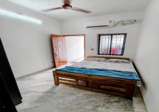 Shri Sowraja Homestay - 4