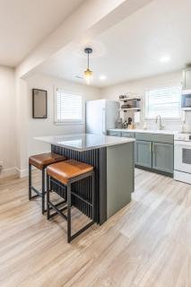 Renovated 1-Bedroom Apartment in Central Lincoln Extended Stay - 3