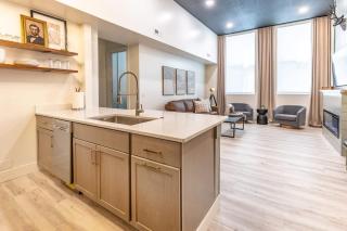 Boutique 1BR Condo - Walk to Memorial Stadium - Historic Hayward Place - 0