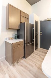 Boutique 1BR Condo - Walk to Memorial Stadium - Historic Hayward Place - 3