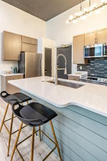 Boutique 1BR Condo - Walk to Memorial Stadium - Historic Hayward Place - 2