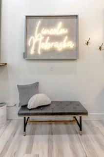 Boutique 1BR Condo - Walk to Memorial Stadium - Historic Hayward Place - 1