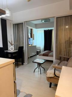 Cozy 1BR in Azure Beach view with Balcony Near NAIA - 0