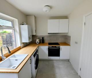 Sea Views & Harbour Arm, 2-Bed on The Stade - 6