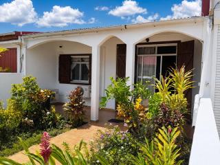 La Casa Créole, spa, 3 ch, 2 sdb, centre de la Guadeloupe - 0