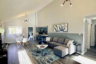 3BR Suburban Getaway in Indy 7 min to Airport - 0