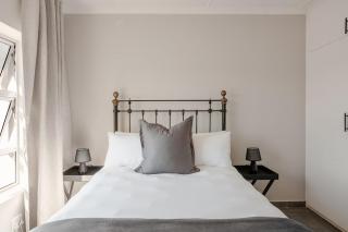 Modern 2 bedroom escape in Jbay - 5