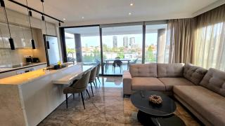 Zantis Executive Suites 102 - 8