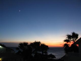 Chill & Cozy ocean view apartment! Priceless view! - 5