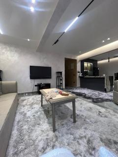 Apartment with hotel amenities and a hotel entrance, monitored by 24-hour cameras - 8