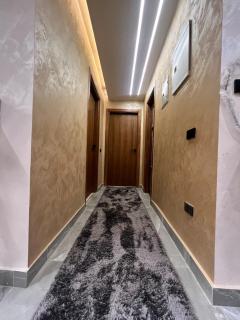 Apartment with hotel amenities and a hotel entrance, monitored by 24-hour cameras - 1