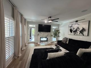 Luxury Pool Retreat Near Atlanta FIFA Ready - 4