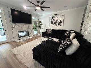 Luxury Pool Retreat Near Atlanta FIFA Ready - 2
