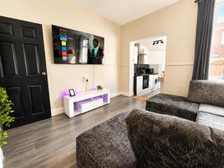 Modern 3 Bed House in Salford with Free Parking - 5
