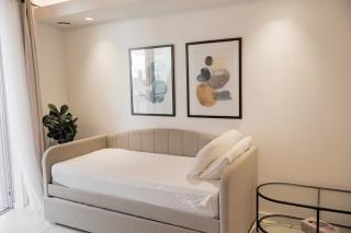 High Floor Modern 1BR Stunning Views Balcony AC Free Parking - London - 8
