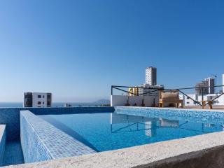 Rooftop Pool & Beach: Mazatlán Family Apartment - 0