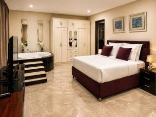 La Belva Court - 9