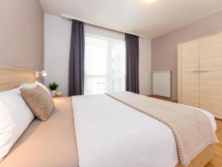 Prime Stay - Modern 1 Bedroom Apartment with Balcony - 5