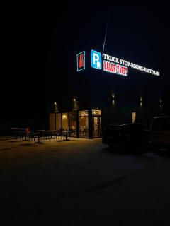 Kolor Tapet Rooms & Truck Stop & Lazuro Restaurant - 5