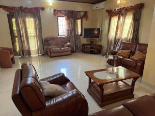 Appartement moderne 120 m2, cameras de surveillance , quartier résidentiel, Nkomo Maetur, YAOUNDE - Yaoundé - 1