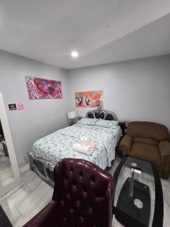Queen Royal Detached Studio - 8
