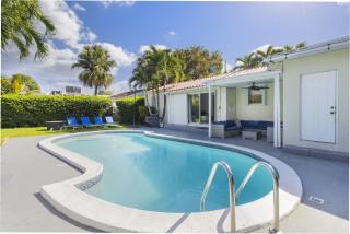 Spacious Miami Getaway, Pool, and Sleeps 12 - 3