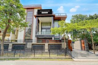 Townhouse PI 1&2 Greater Noida Formerly White Elephant - 0
