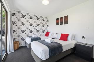 Rotorua Retreat - Stylish 2BR with Covered Deck - 2