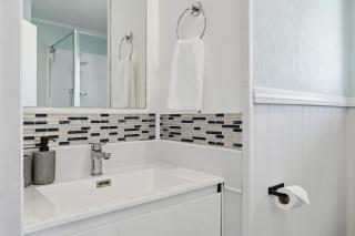 Rotorua Retreat - Stylish 2BR with Covered Deck - 1