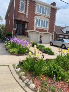 3BR-2BA Deluxe Apartment with Fireplace and Balcony - 8