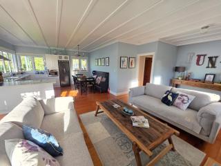 Kingfisher Lodge Waterfront Retreat - 6