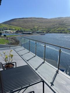 Seglhúsið Oceanfront Apt Balcony Views - 4