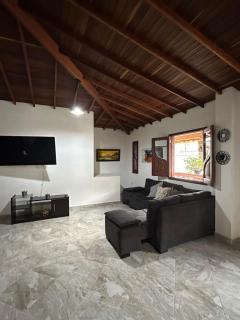 Apartamento amplio con balcón en Jardín, Antioquia - 3