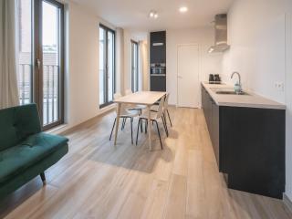 Urban Chic Apartment with Terrace - 3
