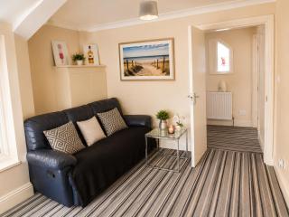 The Loft Retreat 3BR Apartment for 7 Guests - 4
